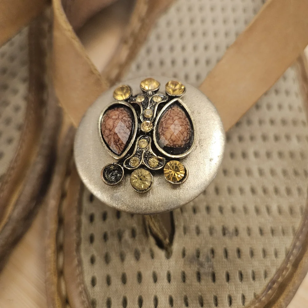Born Basics Womens Slip On‎ Flip Flops Brown Leather Rhinestones Comfort Size 6